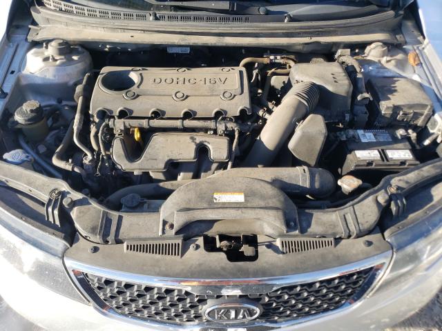 Photo 6 VIN: KNAFU4A22B5424952 - KIA FORTE EX 