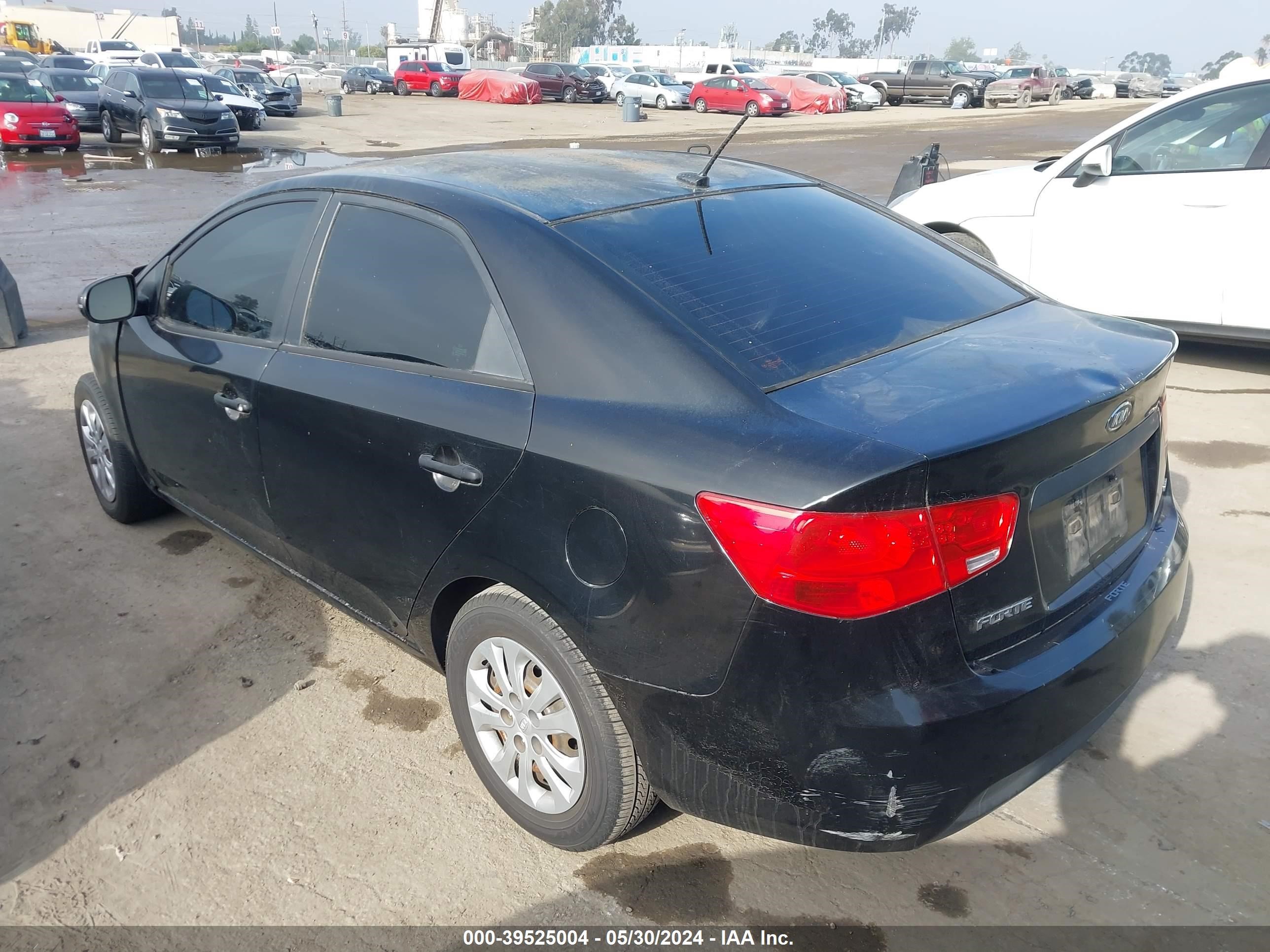 Photo 2 VIN: KNAFU4A22B5426474 - KIA FORTE 