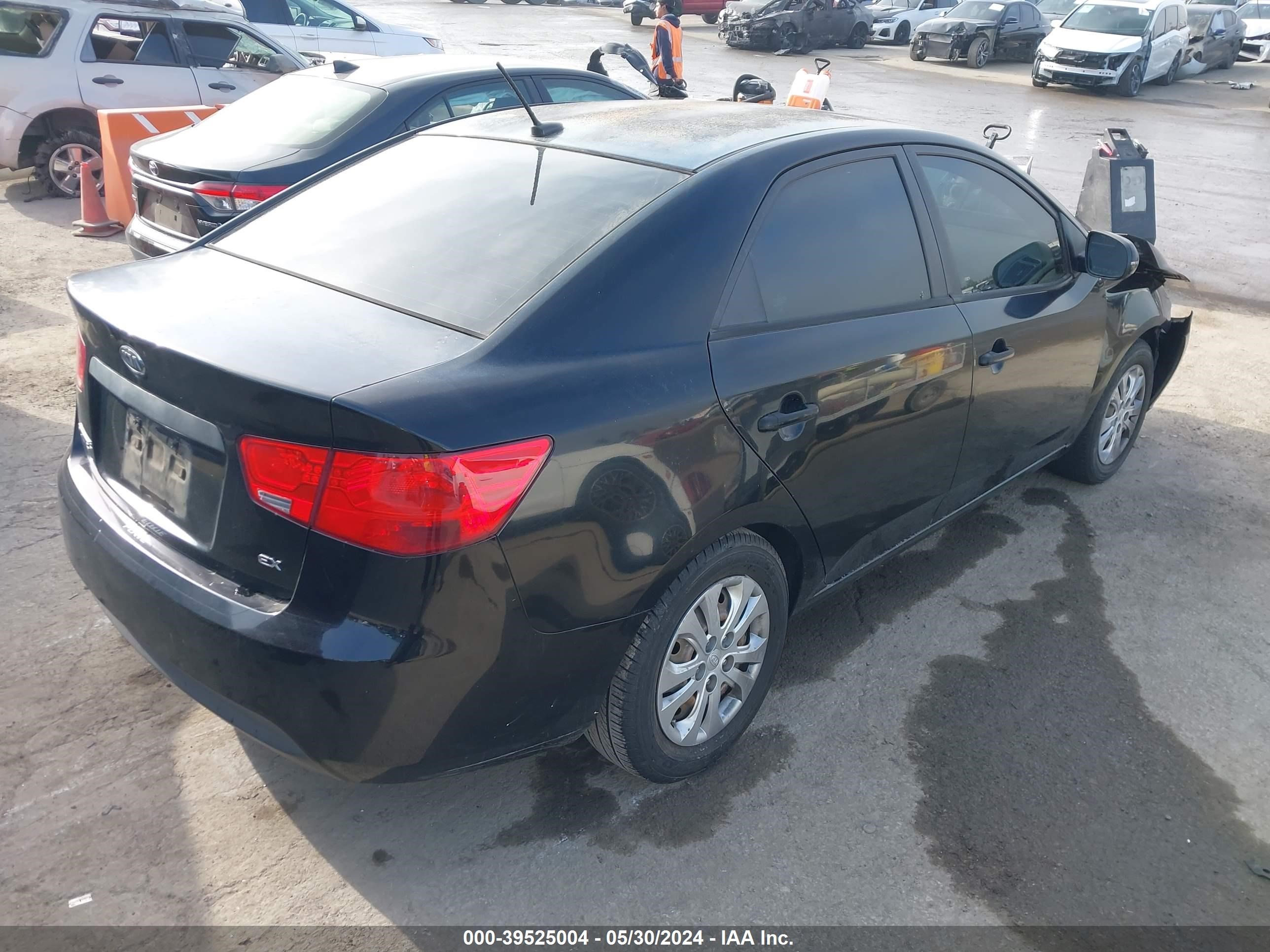 Photo 3 VIN: KNAFU4A22B5426474 - KIA FORTE 