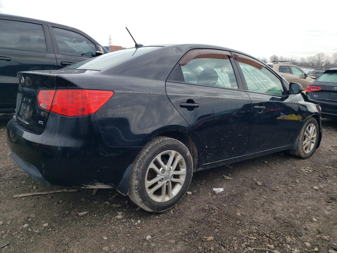 Photo 2 VIN: KNAFU4A22B5440049 - KIA FORTE 