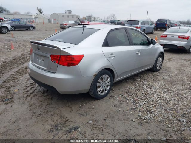 Photo 3 VIN: KNAFU4A22B5891157 - KIA FORTE 