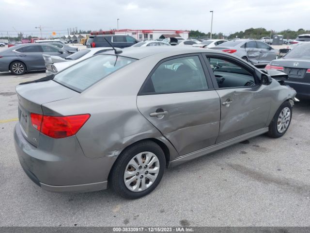 Photo 3 VIN: KNAFU4A22C5585903 - KIA FORTE 