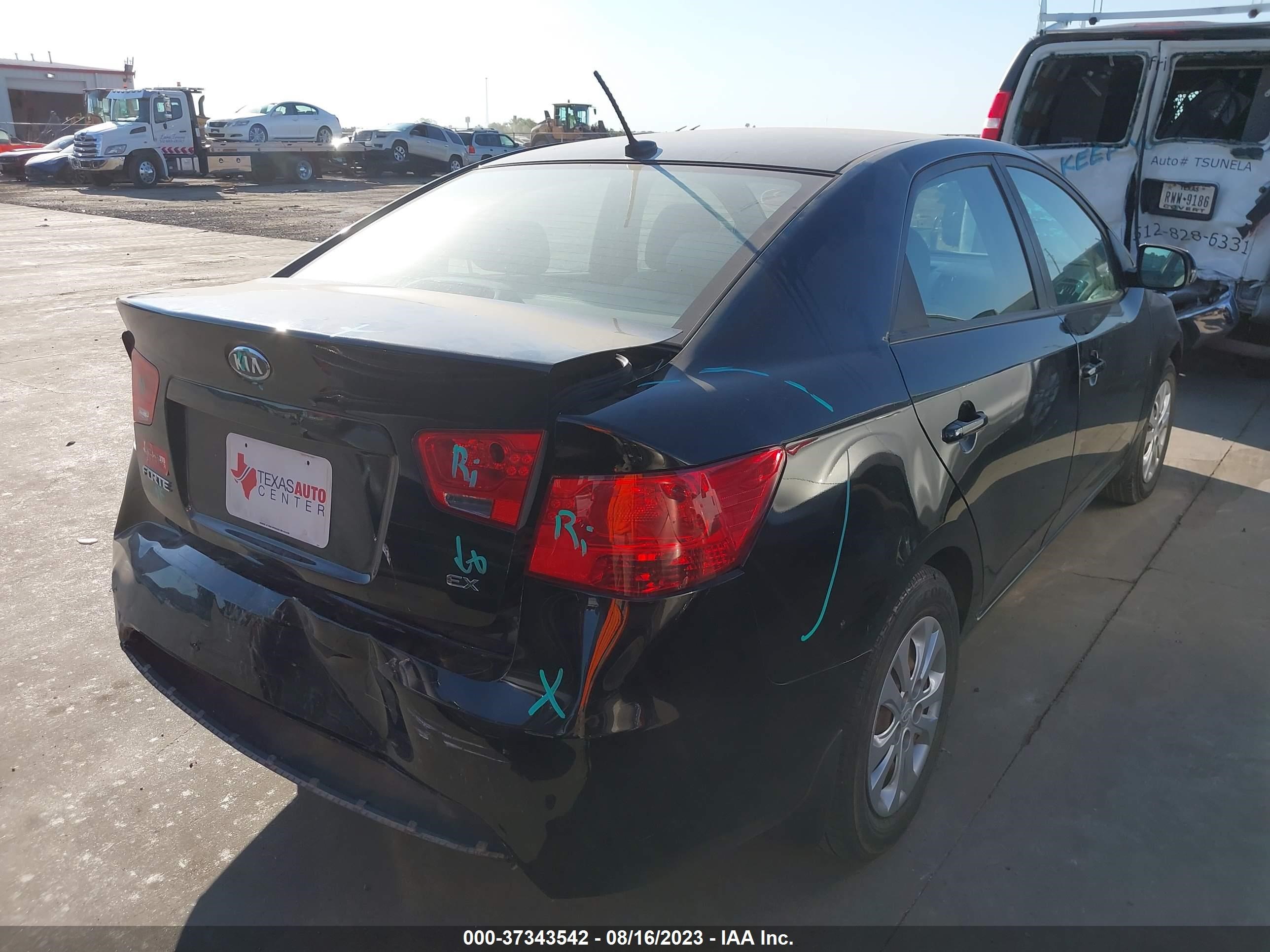 Photo 3 VIN: KNAFU4A22D5678065 - KIA FORTE 