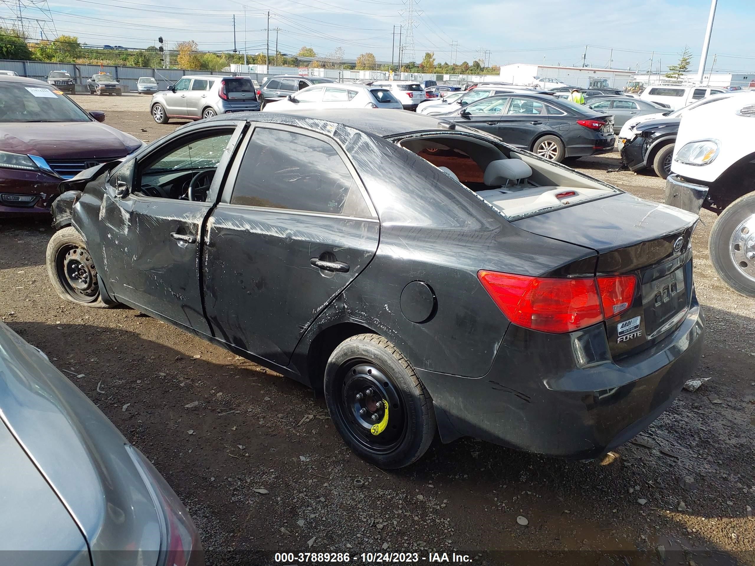 Photo 2 VIN: KNAFU4A22D5685825 - KIA FORTE 