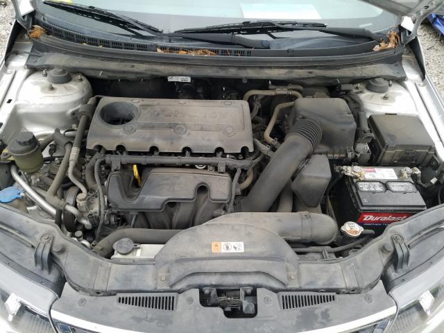 Photo 6 VIN: KNAFU4A22D5688465 - KIA FORTE EX 