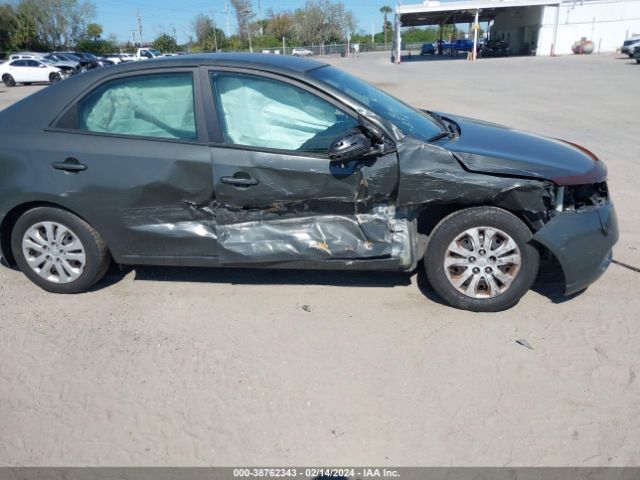 Photo 5 VIN: KNAFU4A22D5725899 - KIA FORTE 