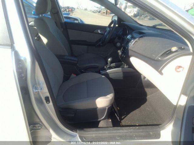 Photo 4 VIN: KNAFU4A22D5727359 - KIA FORTE 