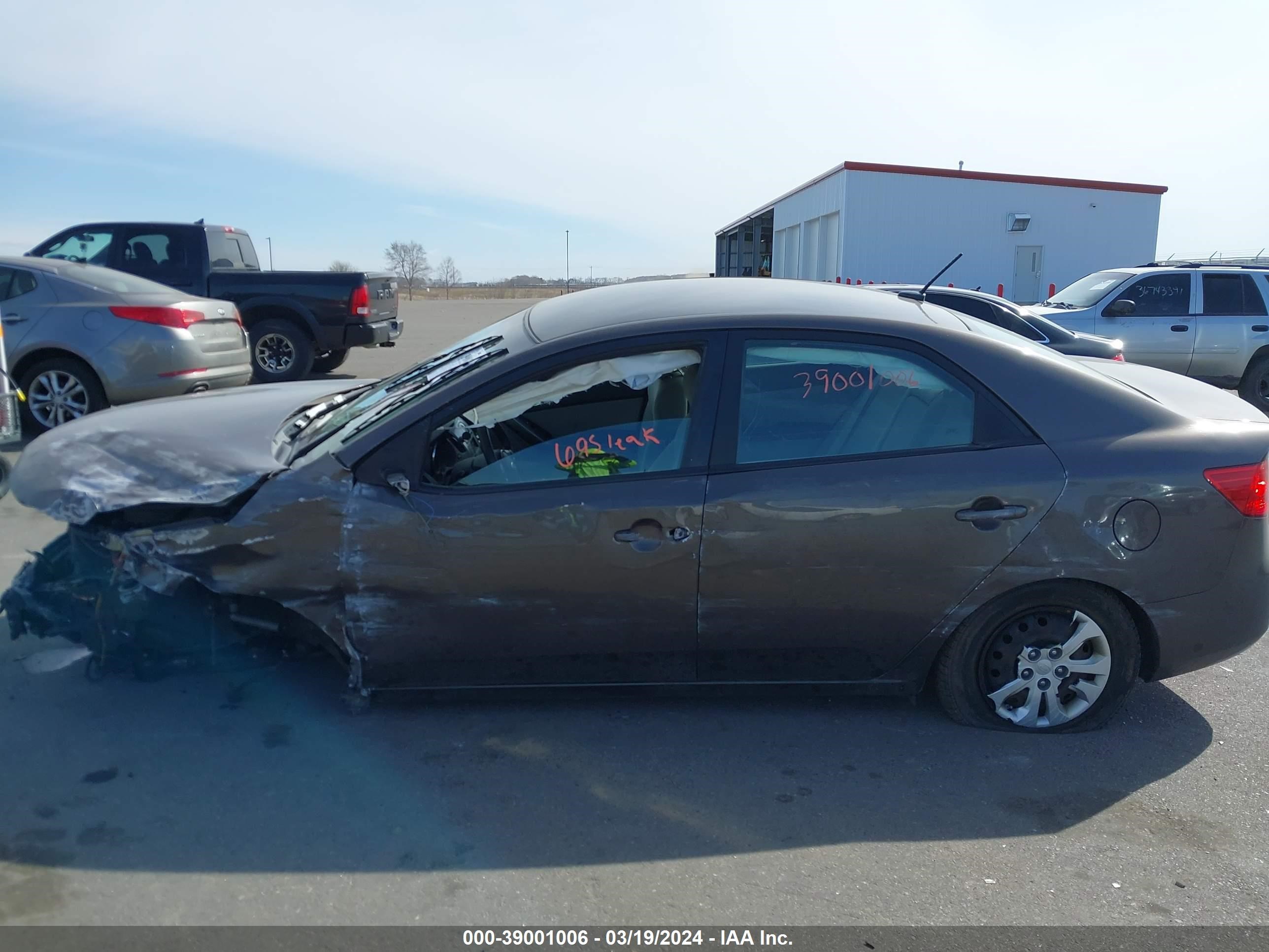 Photo 13 VIN: KNAFU4A22D5735462 - KIA FORTE 