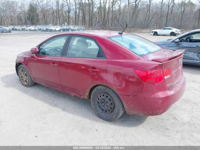 Photo 2 VIN: KNAFU4A23B5399575 - KIA FORTE 