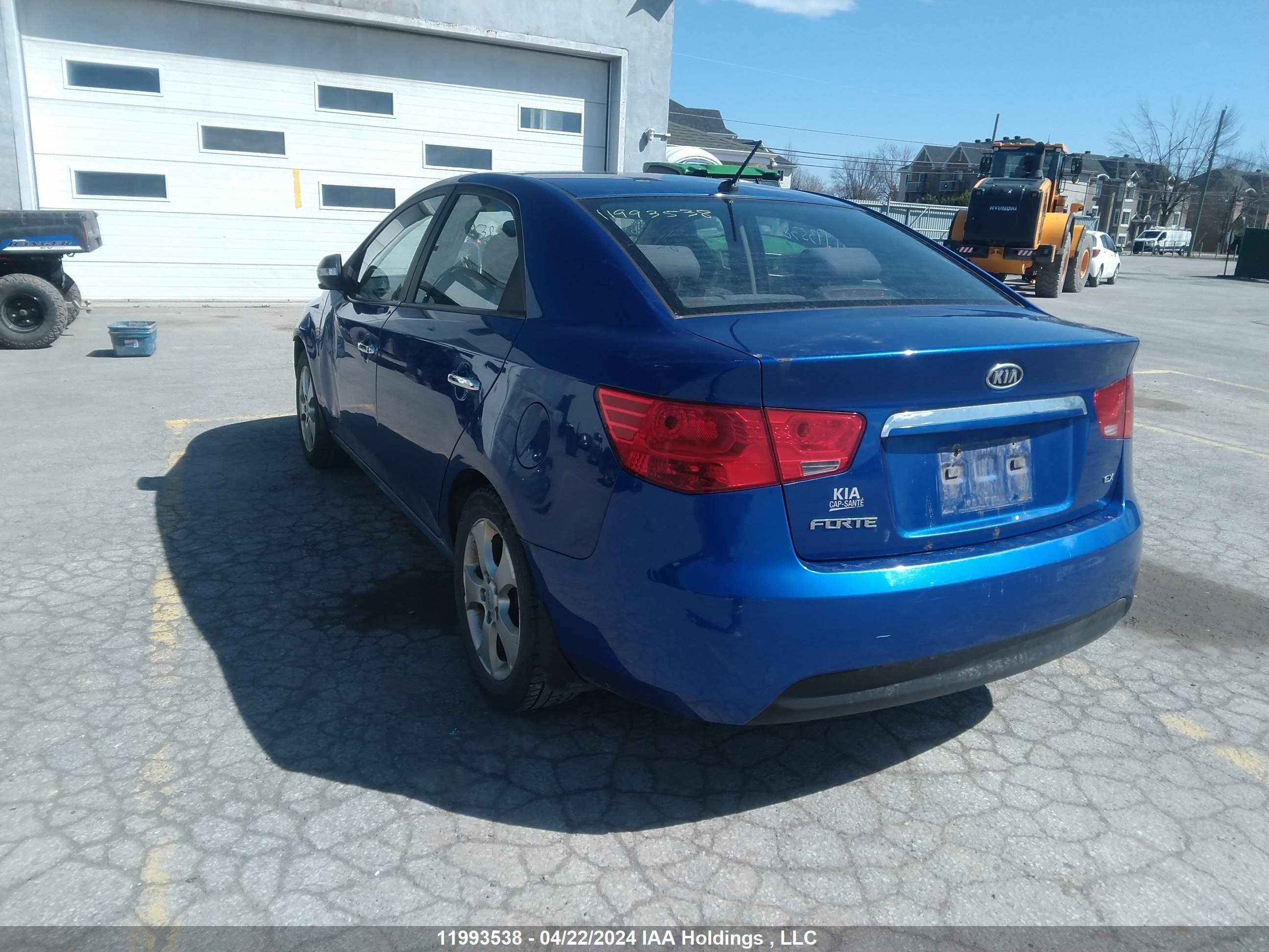 Photo 2 VIN: KNAFU4A24A5205571 - KIA FORTE 