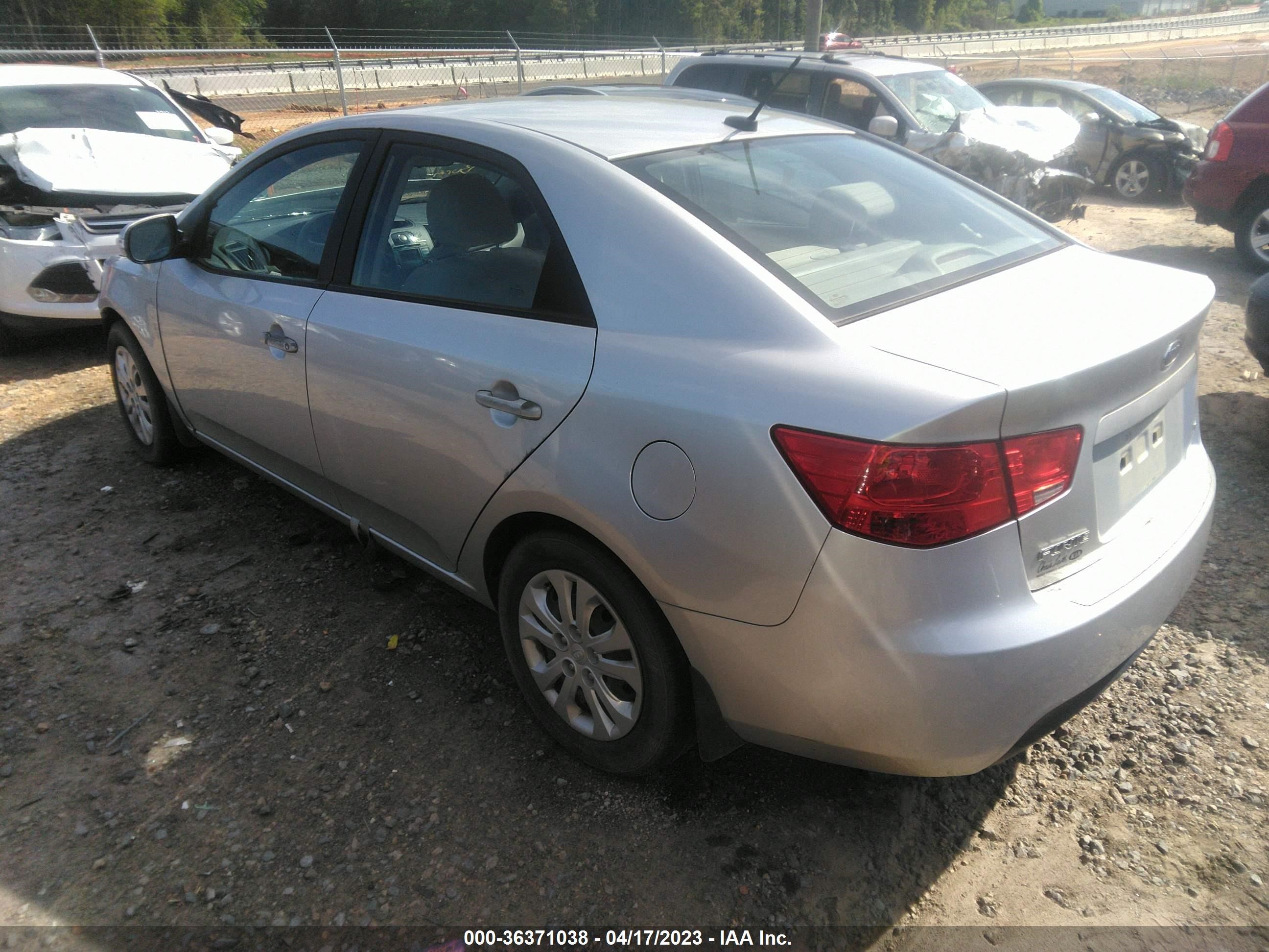 Photo 2 VIN: KNAFU4A24A5218966 - KIA FORTE 