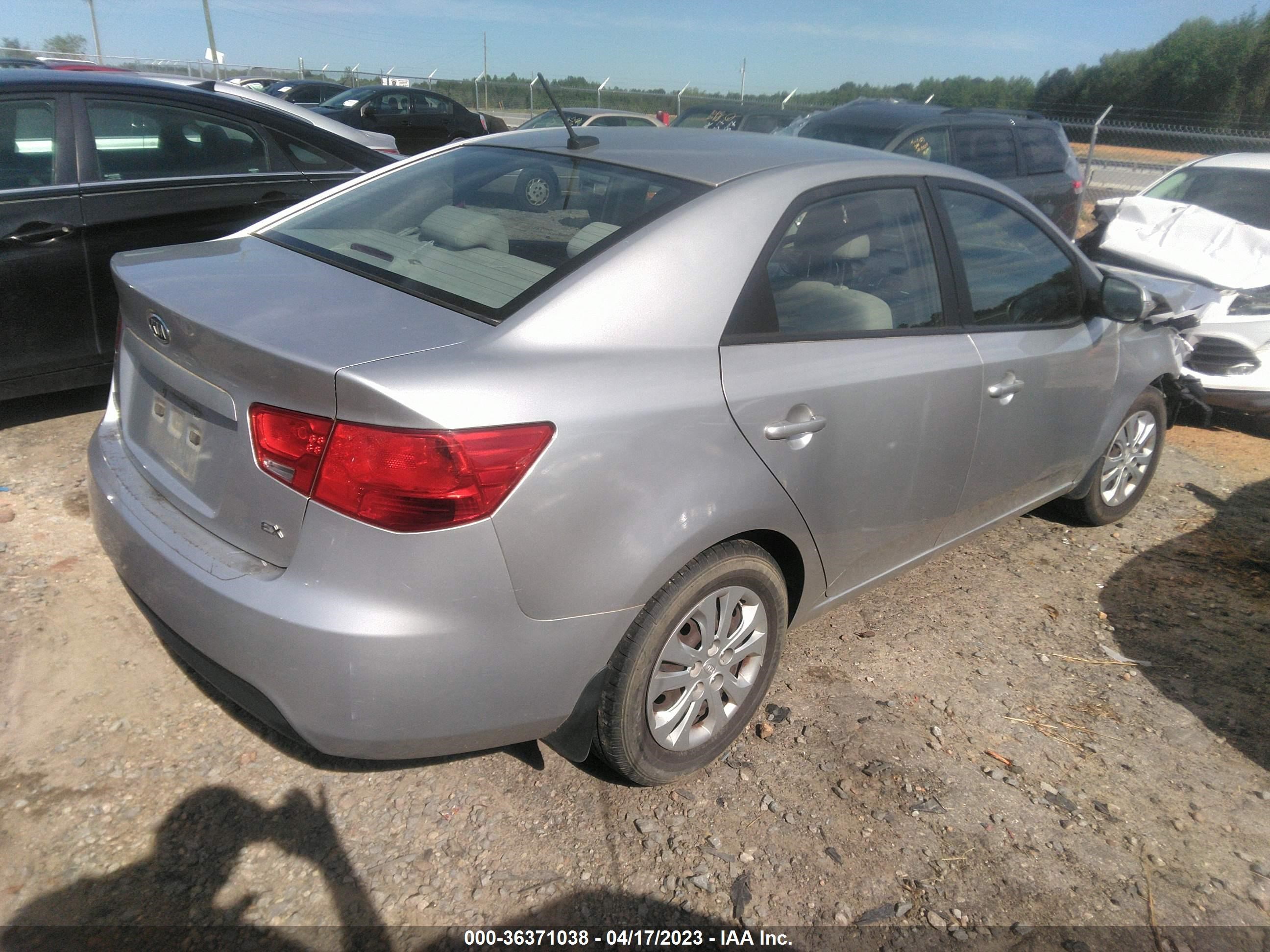 Photo 3 VIN: KNAFU4A24A5218966 - KIA FORTE 