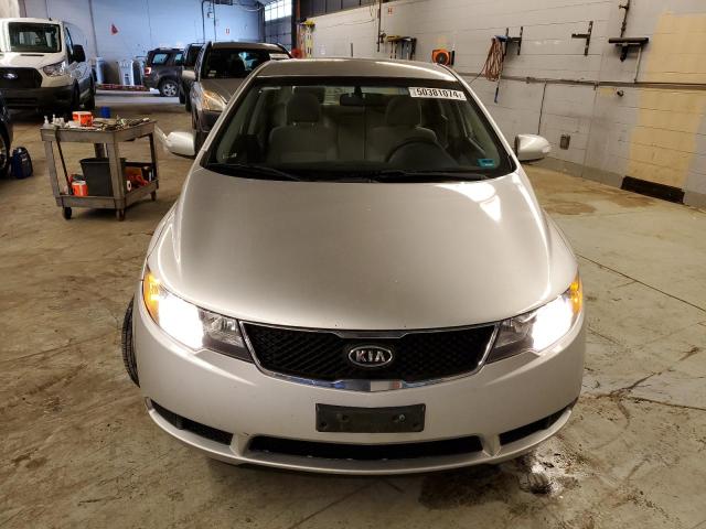 Photo 4 VIN: KNAFU4A24A5271084 - KIA FORTE 