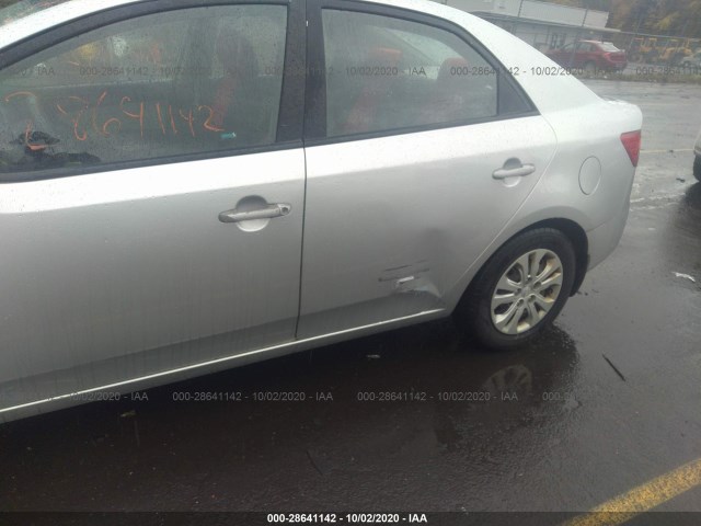 Photo 5 VIN: KNAFU4A24A5274163 - KIA FORTE 