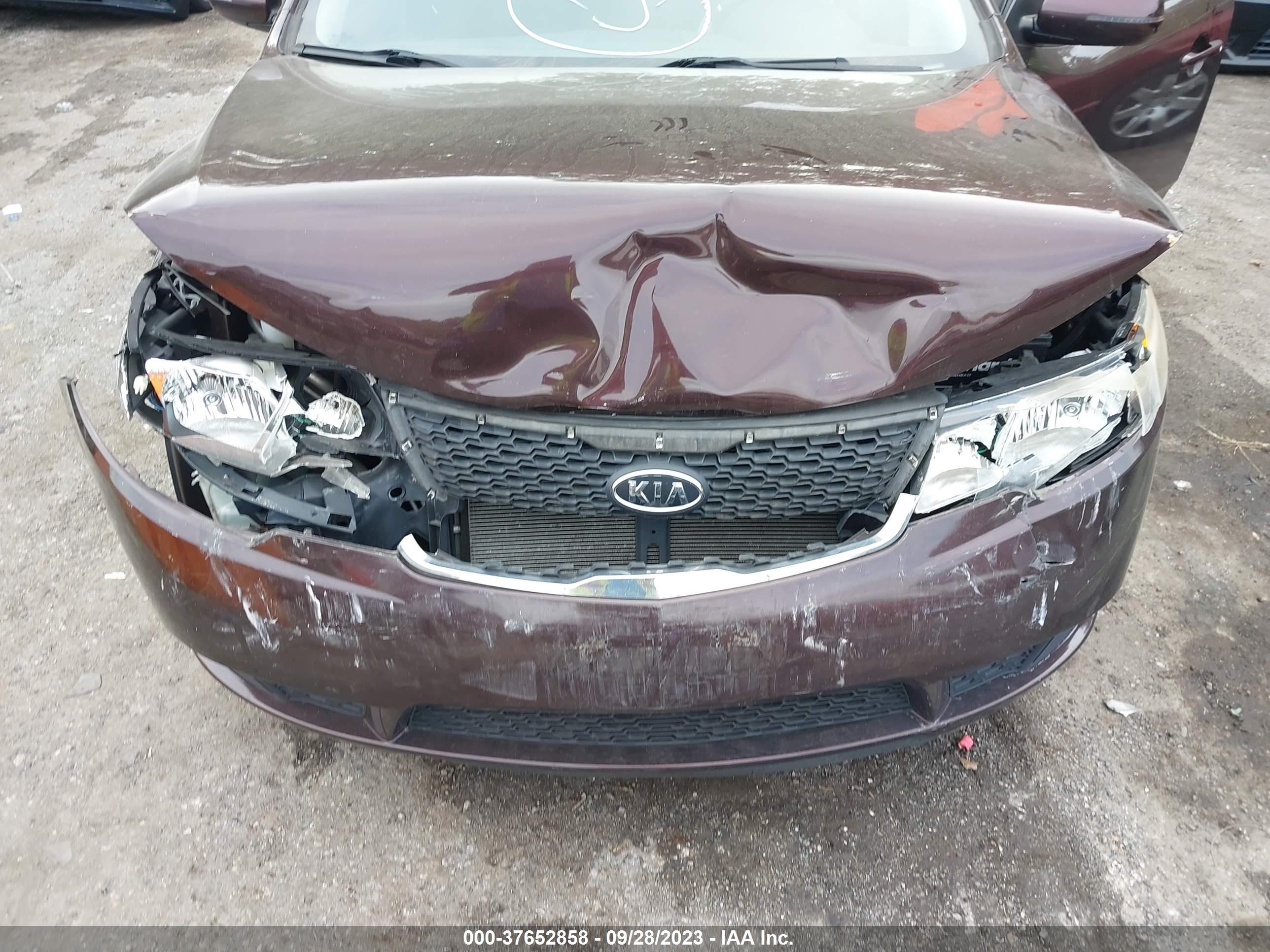 Photo 5 VIN: KNAFU4A24B5357075 - KIA FORTE 