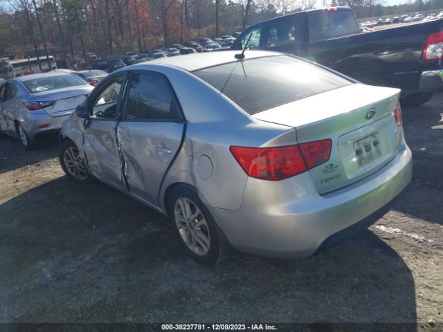 Photo 2 VIN: KNAFU4A24C5493448 - KIA FORTE 