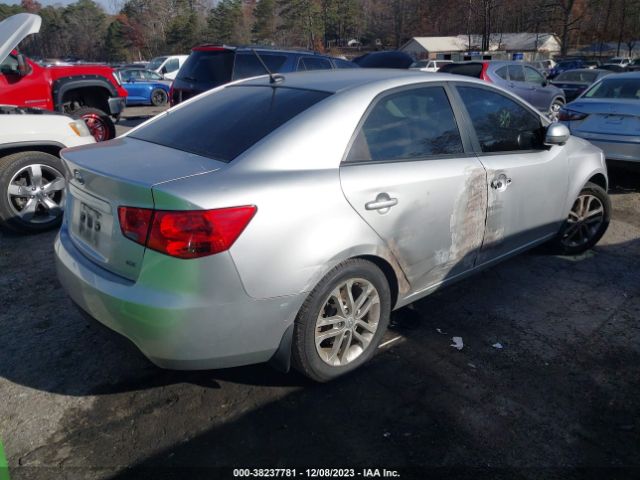 Photo 3 VIN: KNAFU4A24C5493448 - KIA FORTE 