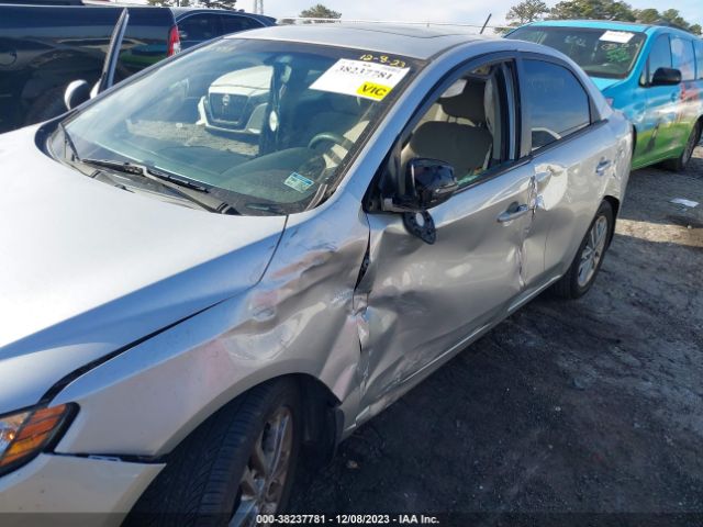 Photo 5 VIN: KNAFU4A24C5493448 - KIA FORTE 