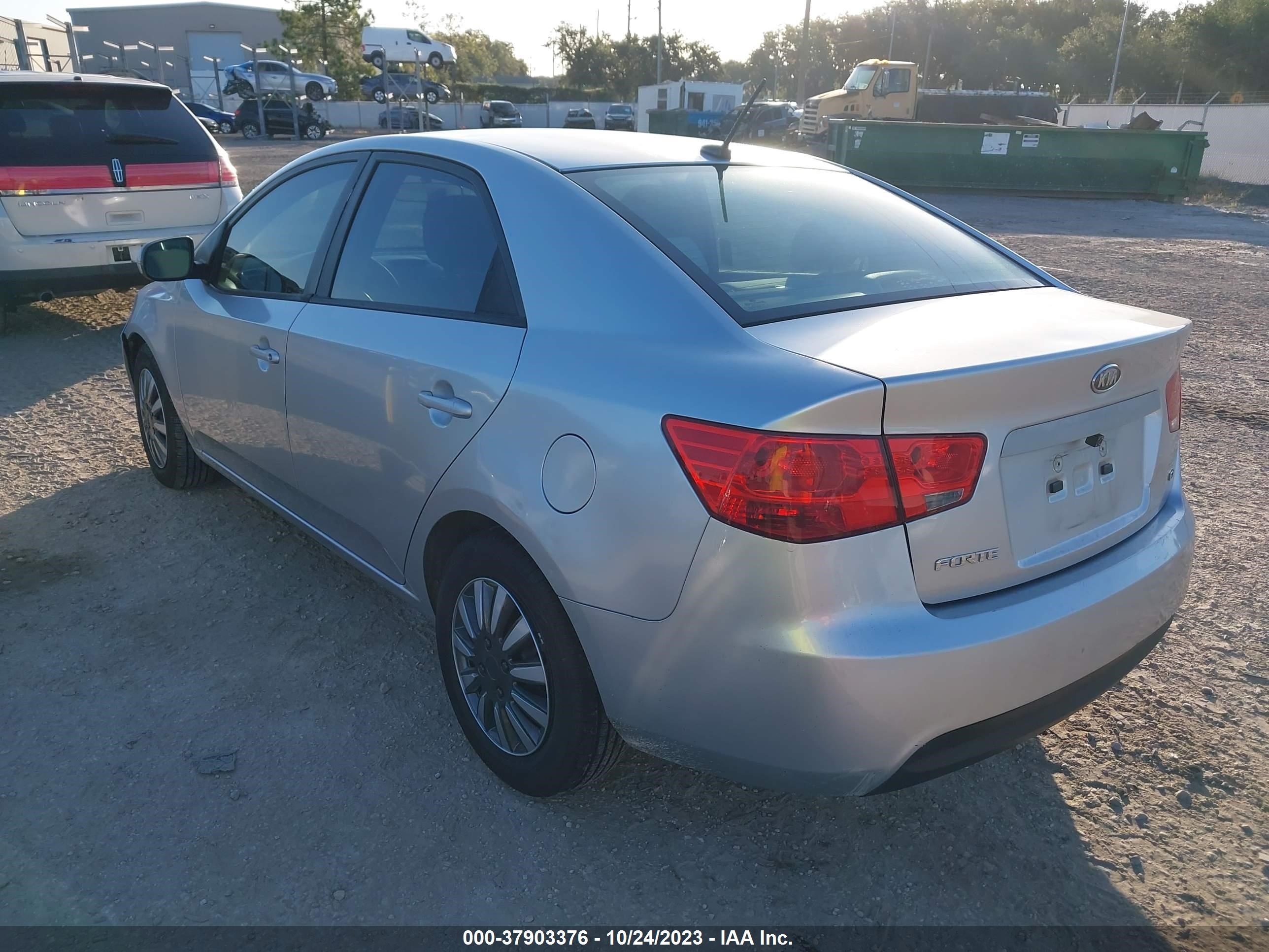 Photo 2 VIN: KNAFU4A24C5560694 - KIA FORTE 