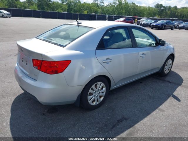 Photo 3 VIN: KNAFU4A24C5625642 - KIA FORTE 