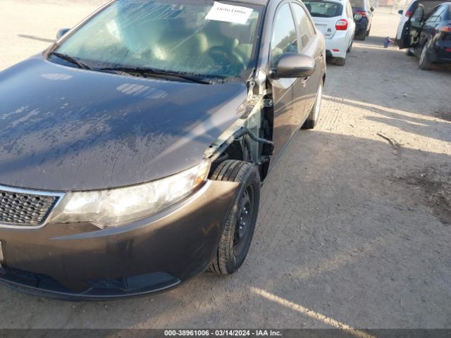 Photo 5 VIN: KNAFU4A24D5646573 - KIA FORTE 