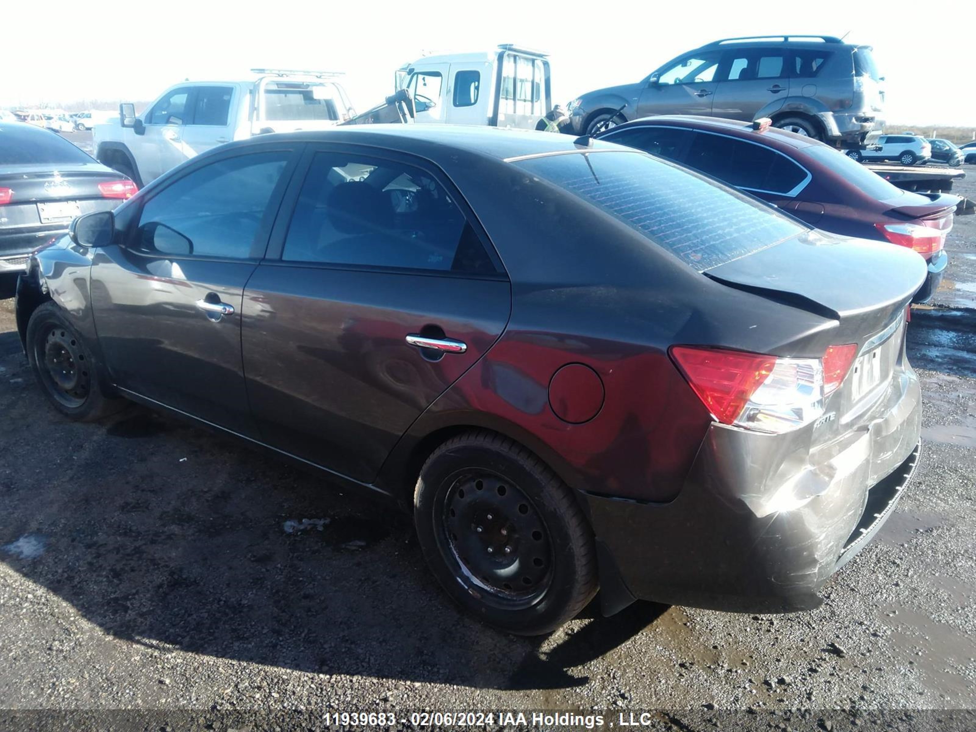 Photo 2 VIN: KNAFU4A24D5705833 - KIA FORTE 