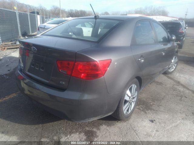 Photo 3 VIN: KNAFU4A24D5728383 - KIA FORTE 