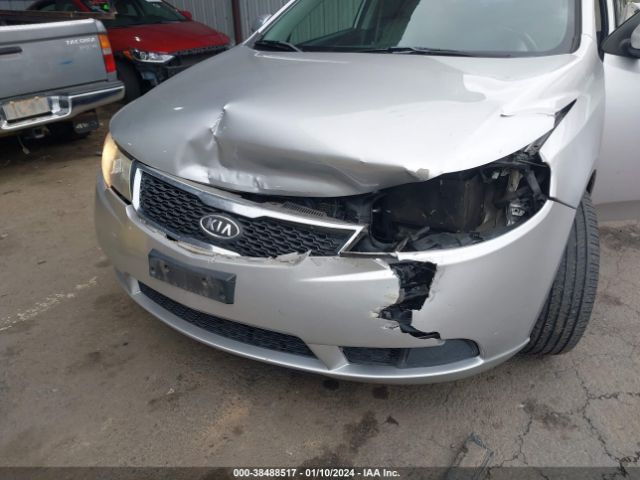 Photo 5 VIN: KNAFU4A24D5736628 - KIA FORTE 