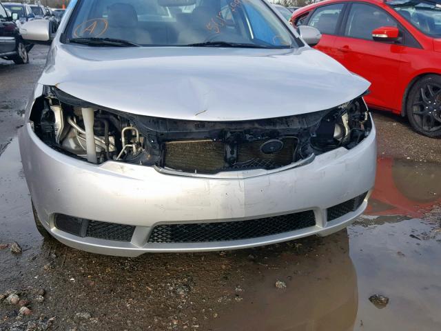 Photo 8 VIN: KNAFU4A25A5253435 - KIA FORTE EX 