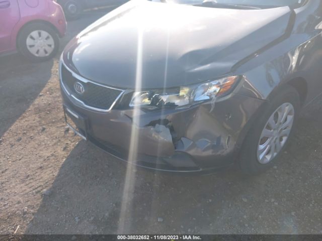 Photo 5 VIN: KNAFU4A25A5813681 - KIA FORTE 