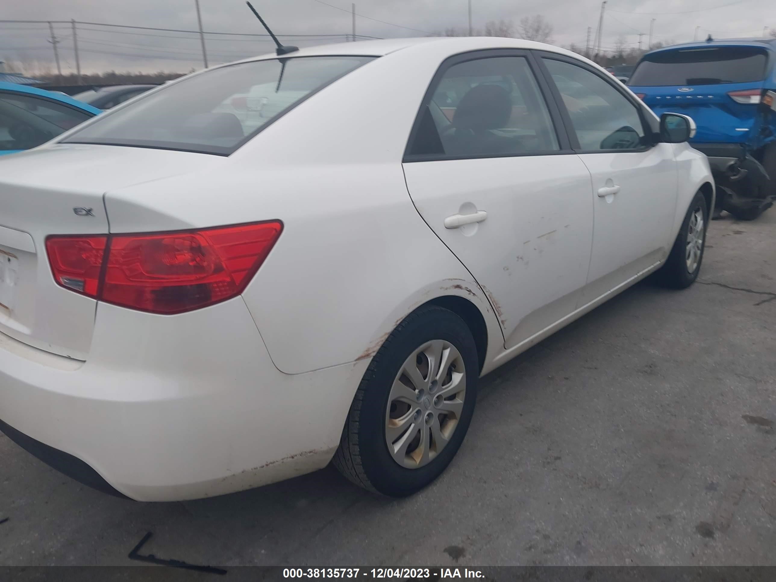 Photo 5 VIN: KNAFU4A25C5513769 - KIA FORTE 