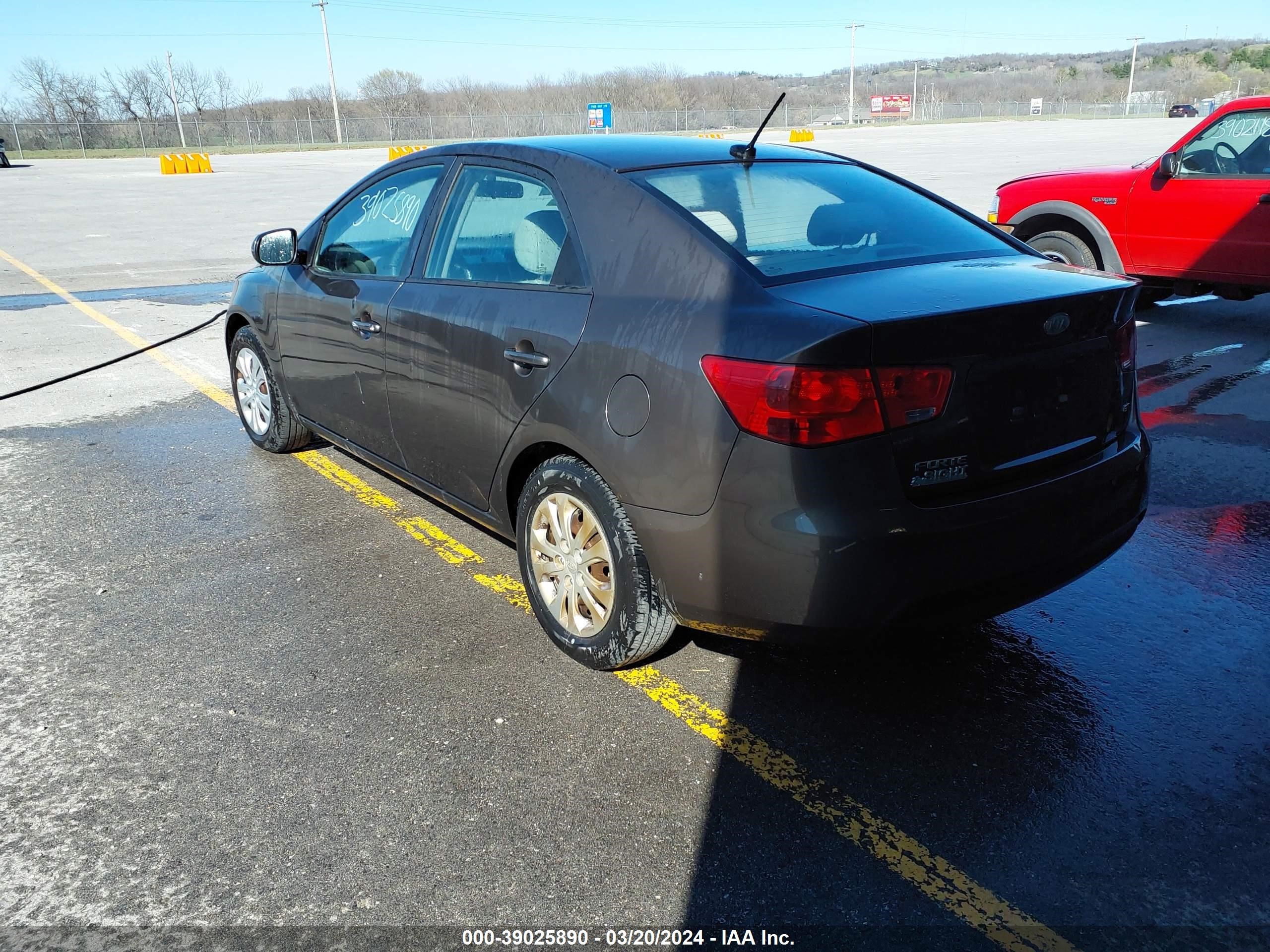 Photo 2 VIN: KNAFU4A25D5655962 - KIA FORTE 