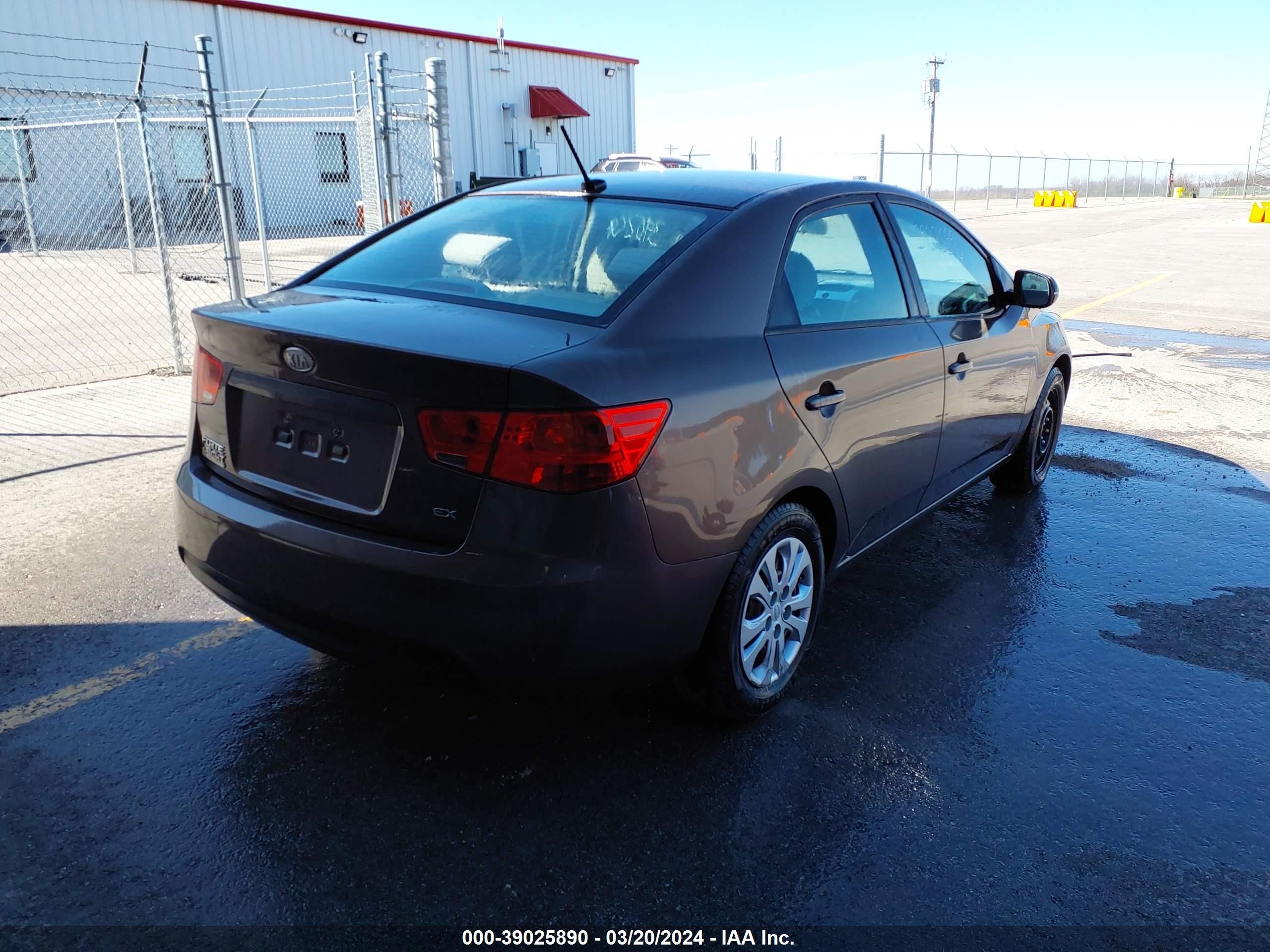 Photo 3 VIN: KNAFU4A25D5655962 - KIA FORTE 