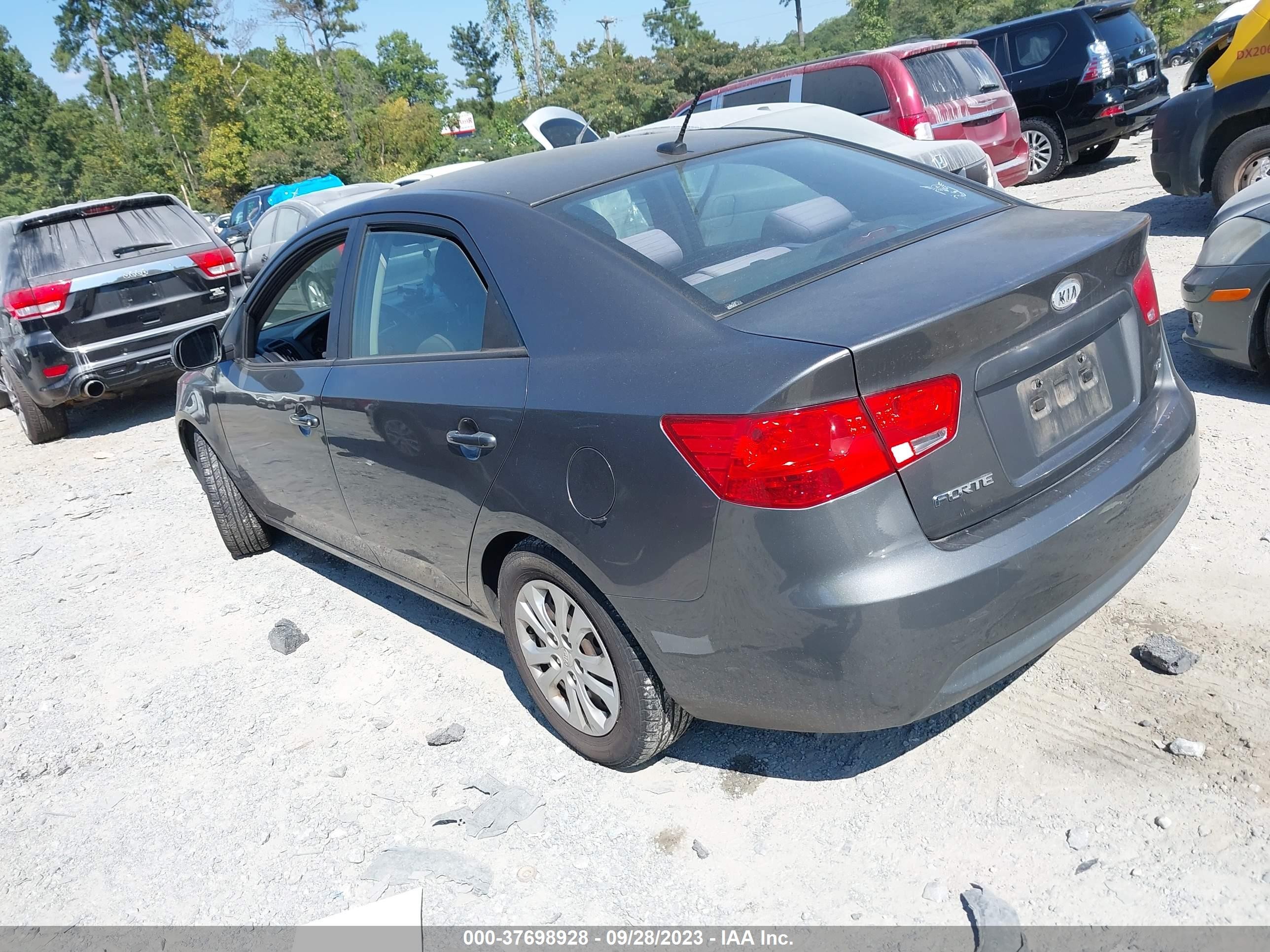 Photo 2 VIN: KNAFU4A25D5724388 - KIA FORTE 