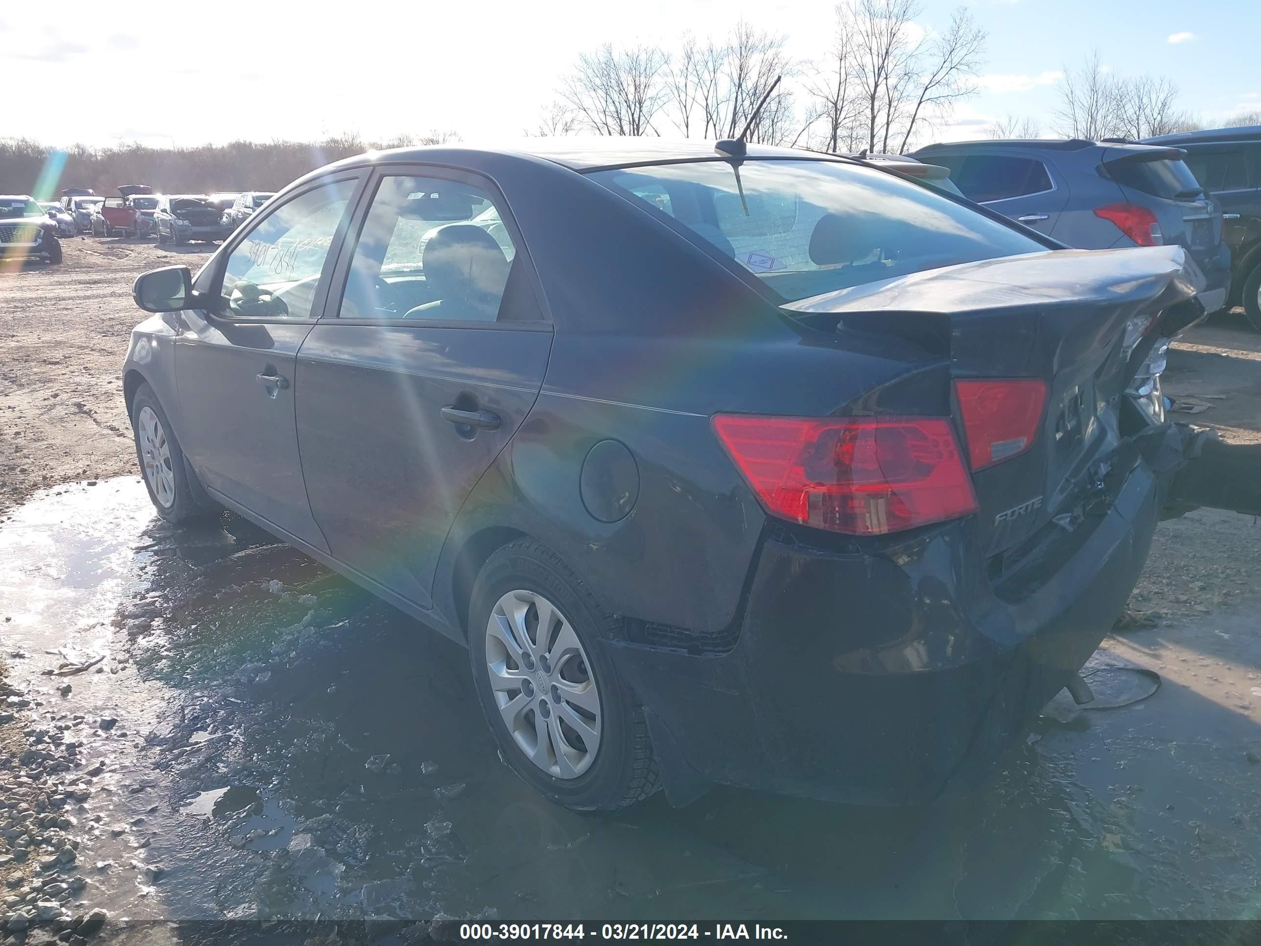 Photo 2 VIN: KNAFU4A25D5733835 - KIA FORTE 