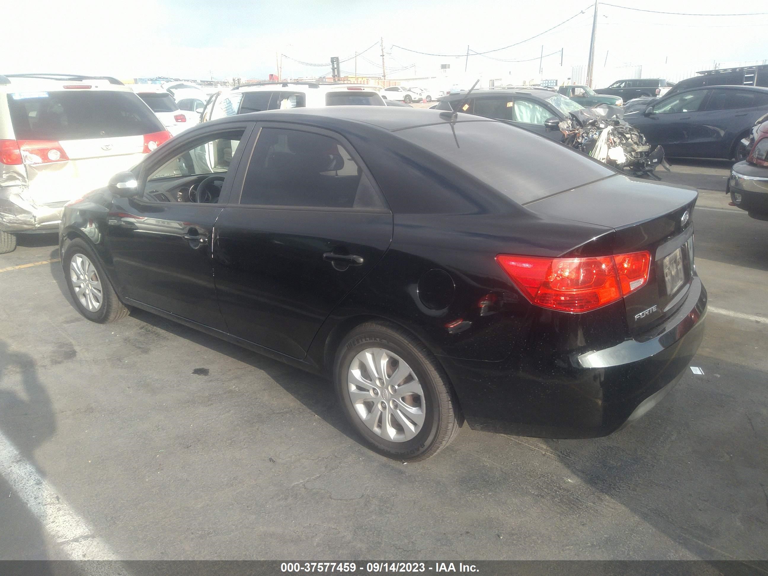 Photo 2 VIN: KNAFU4A26A5182441 - KIA FORTE 