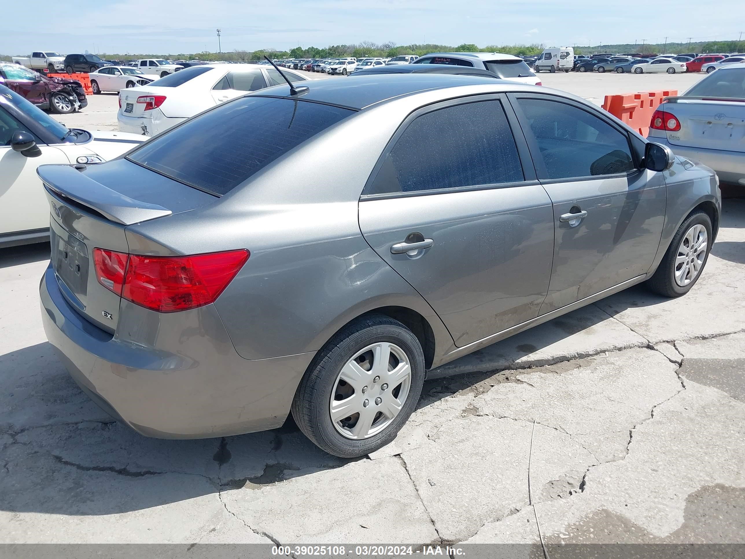 Photo 3 VIN: KNAFU4A26B5359023 - KIA FORTE 