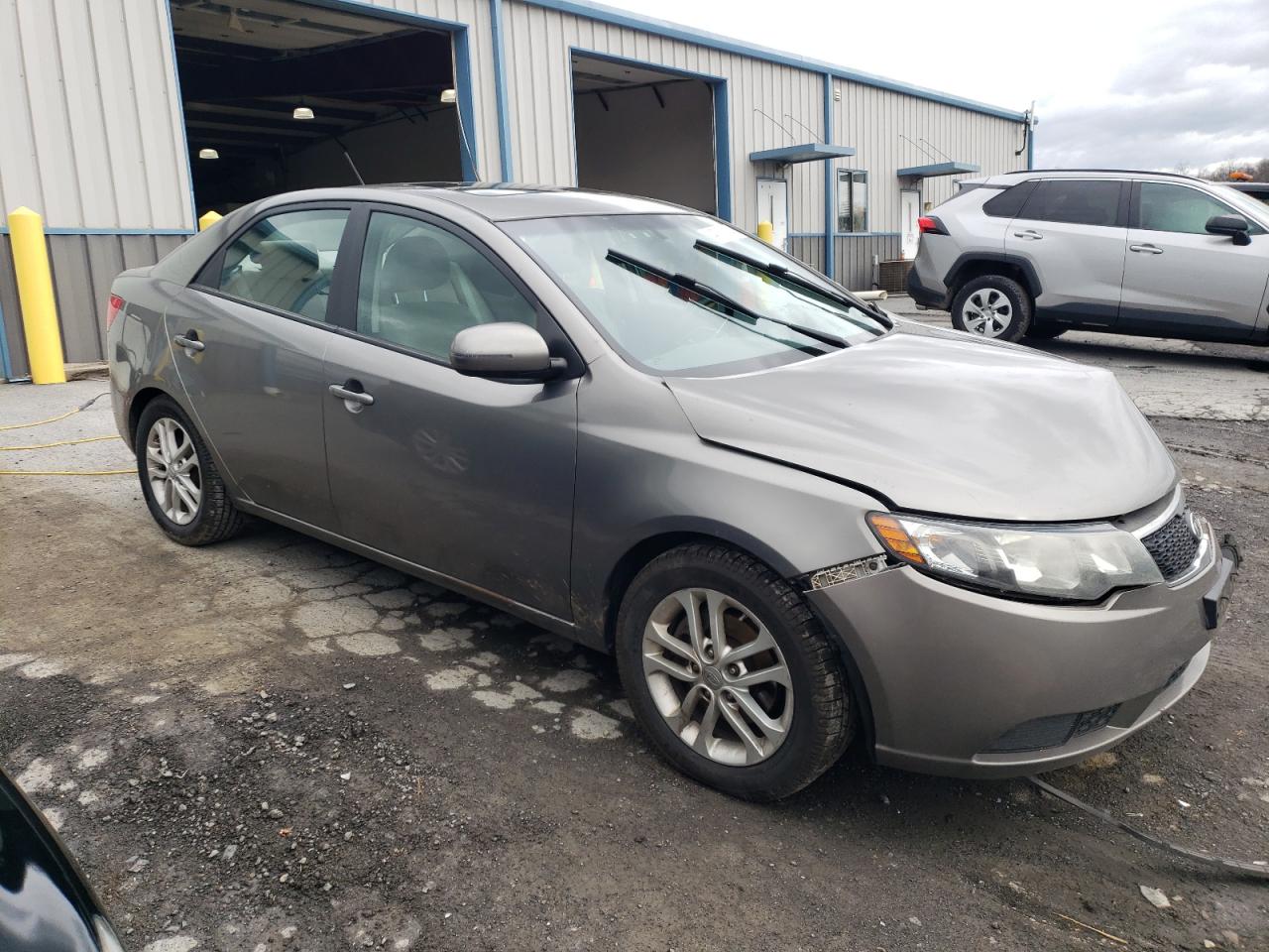 Photo 3 VIN: KNAFU4A26B5404672 - KIA FORTE 