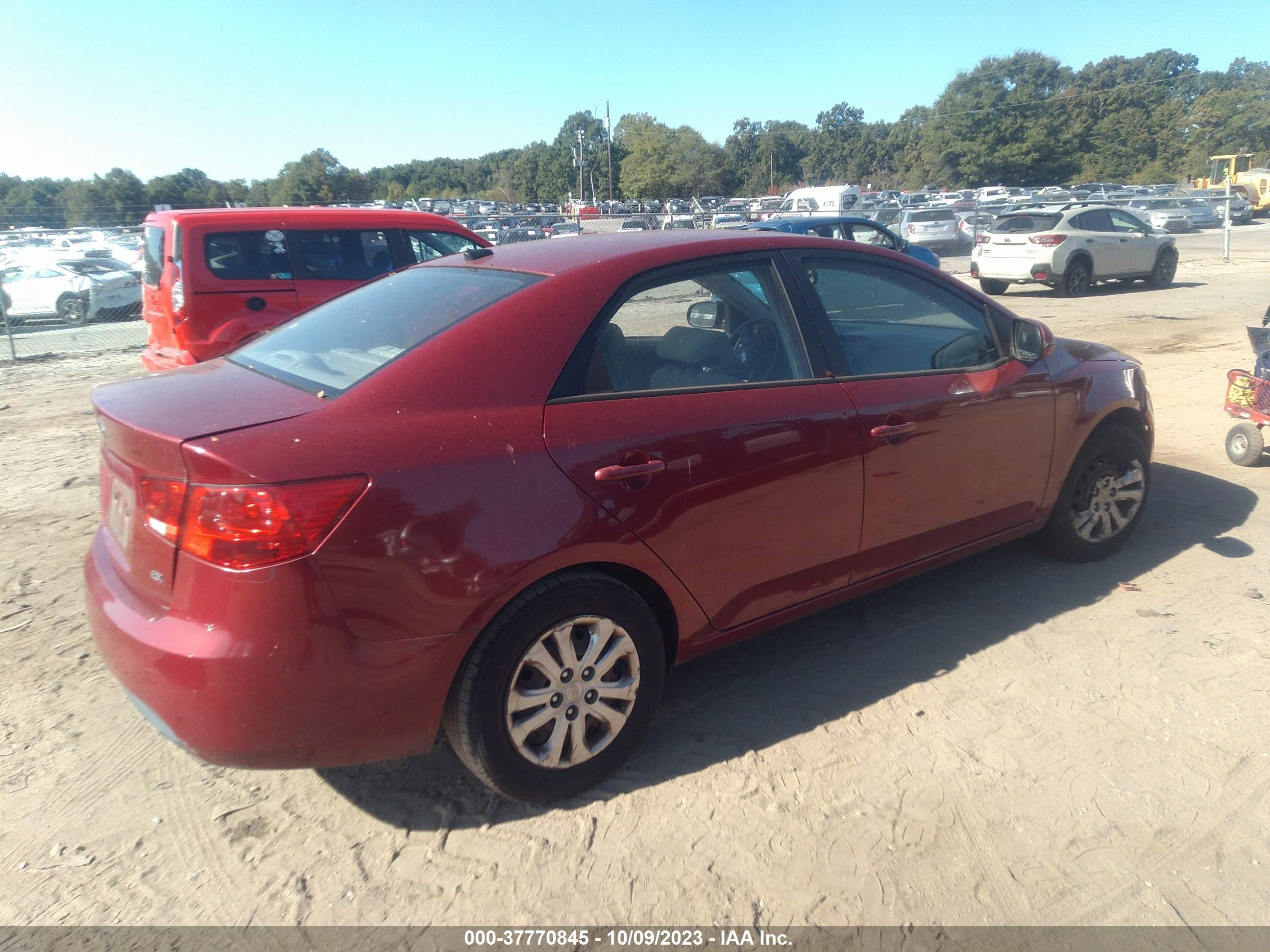 Photo 3 VIN: KNAFU4A26C5470219 - KIA FORTE 