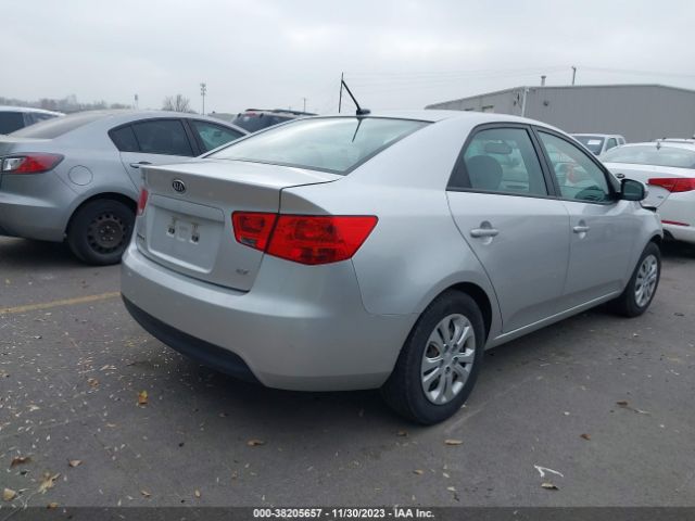 Photo 3 VIN: KNAFU4A26C5471483 - KIA FORTE 