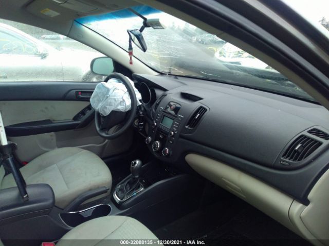 Photo 4 VIN: KNAFU4A26C5586620 - KIA FORTE 