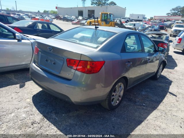 Photo 3 VIN: KNAFU4A26C5603108 - KIA FORTE 