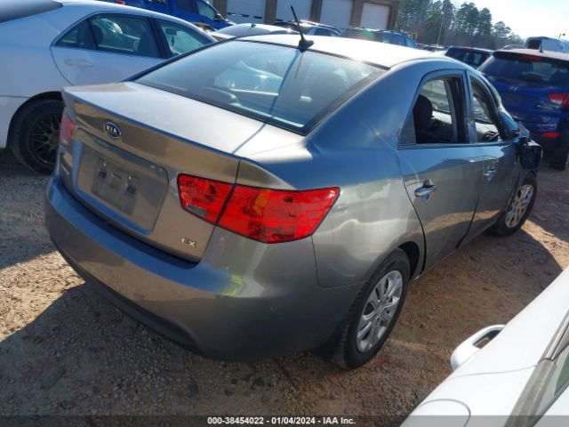 Photo 3 VIN: KNAFU4A26C5606834 - KIA FORTE 