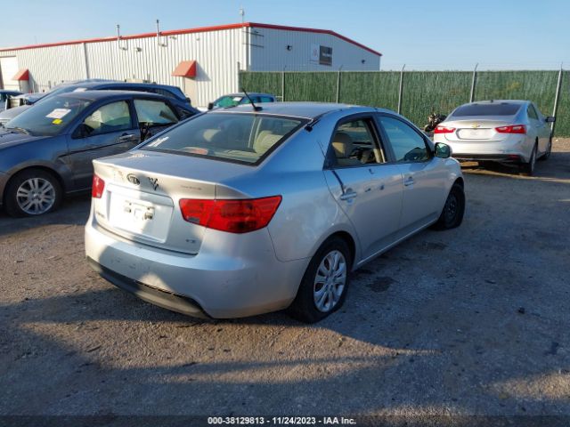 Photo 3 VIN: KNAFU4A26C5609880 - KIA FORTE 