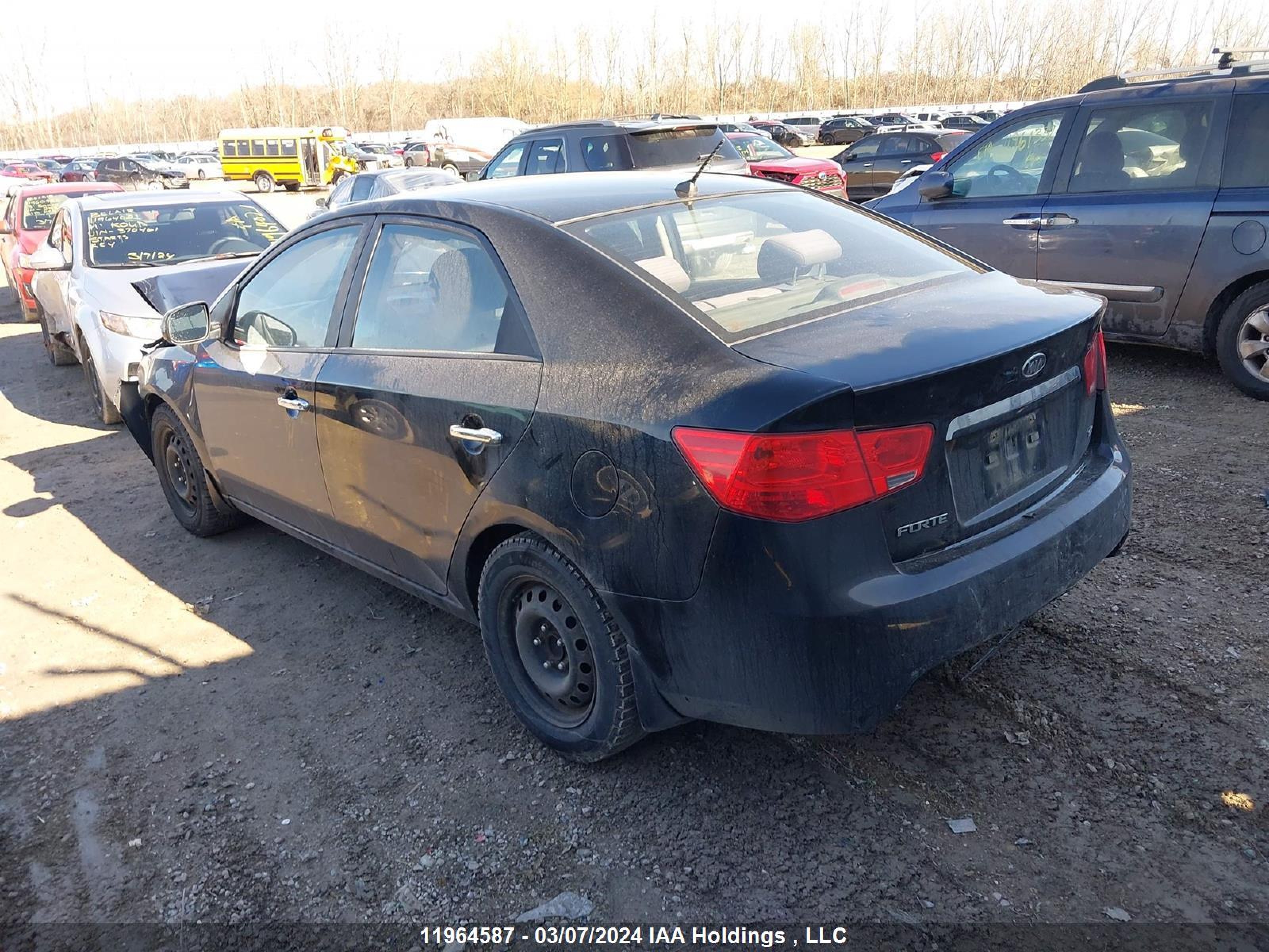 Photo 2 VIN: KNAFU4A26C5630308 - KIA FORTE 