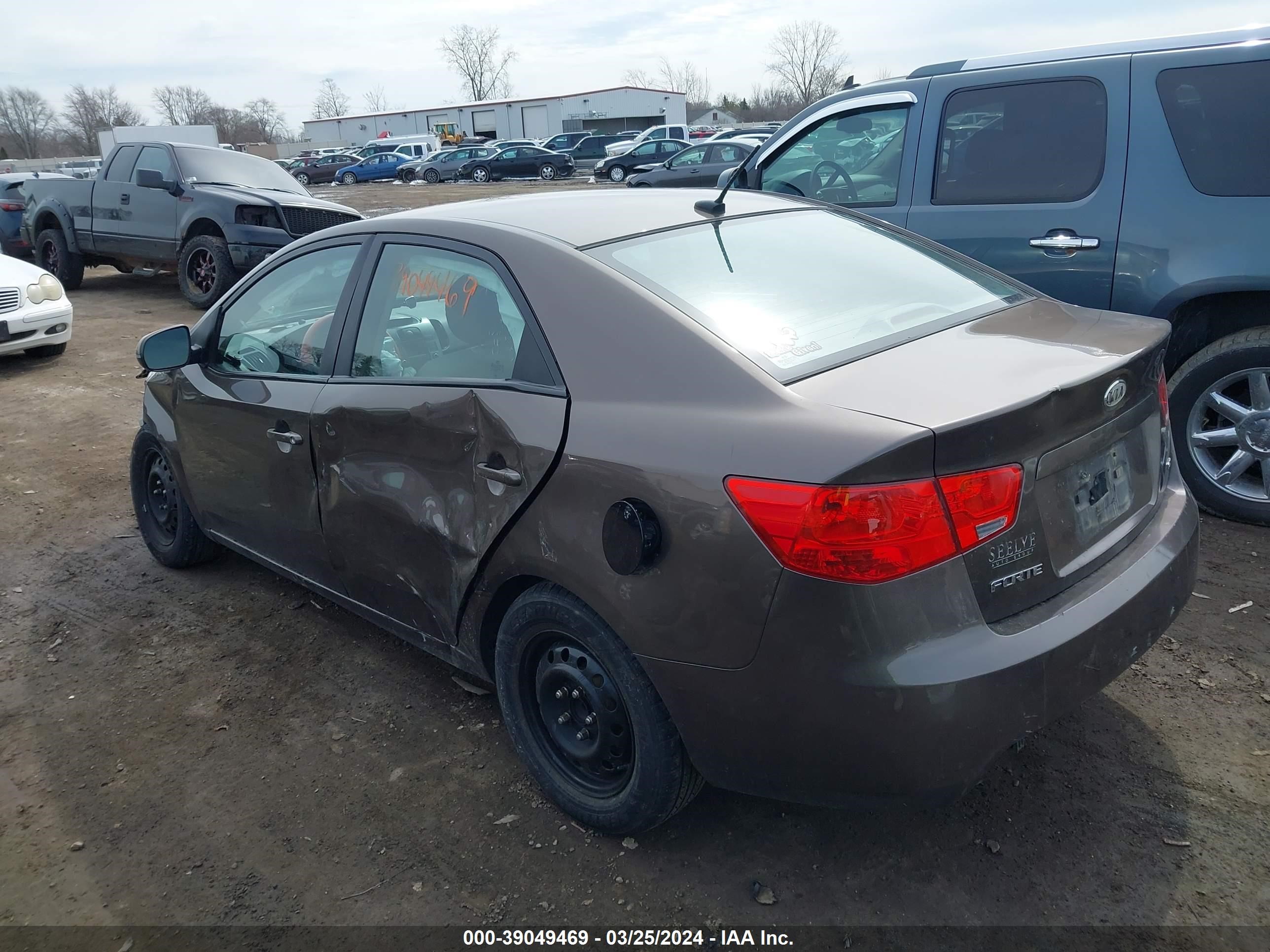 Photo 2 VIN: KNAFU4A26D5655968 - KIA FORTE 