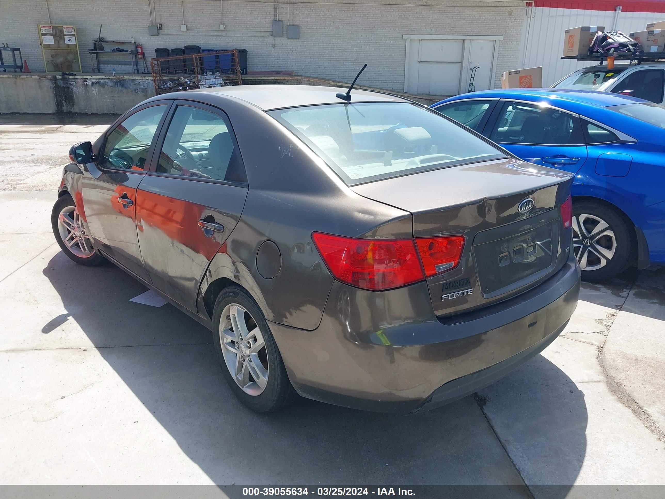 Photo 2 VIN: KNAFU4A26D5696181 - KIA FORTE 