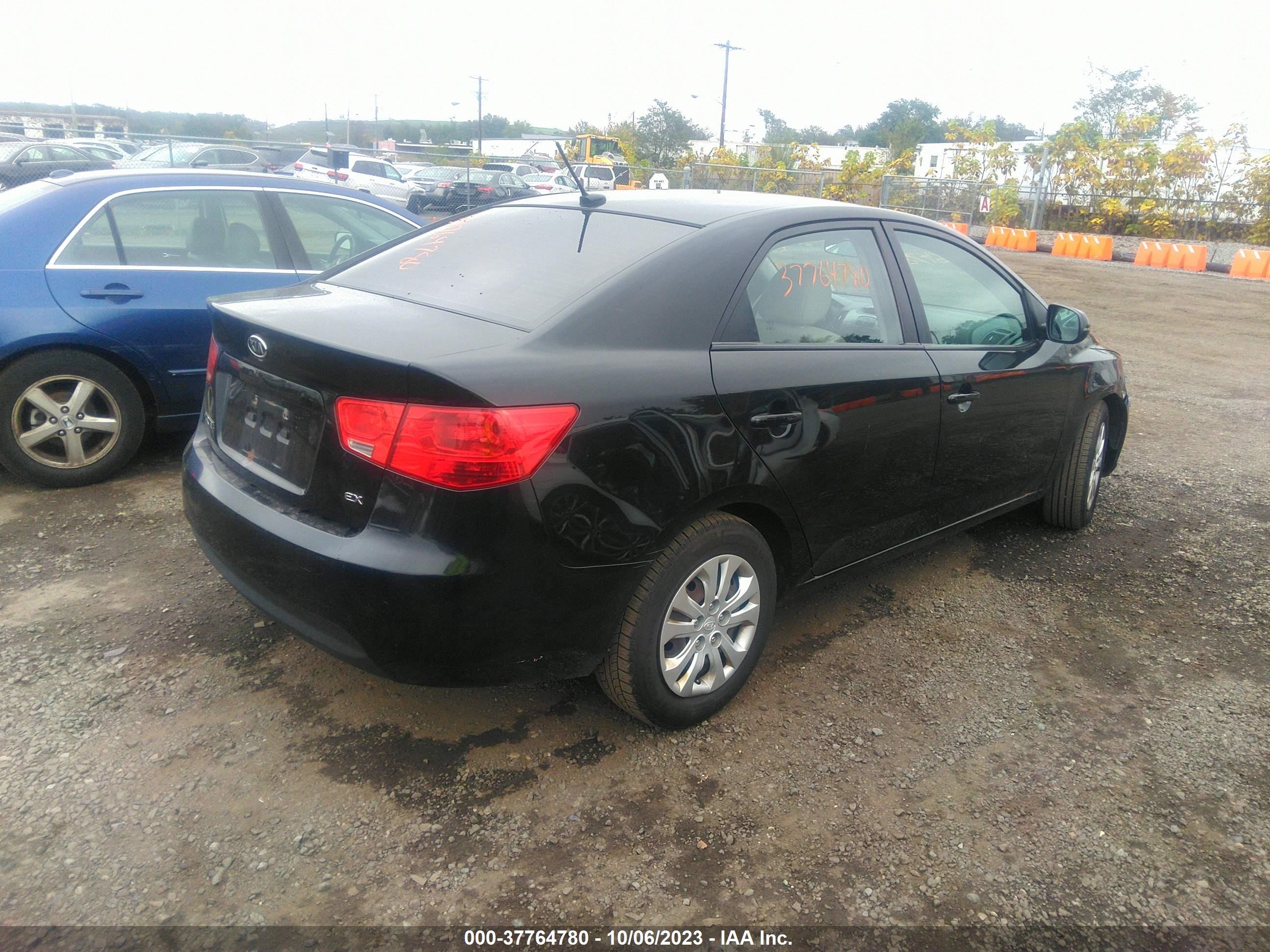 Photo 3 VIN: KNAFU4A26D5714422 - KIA FORTE 