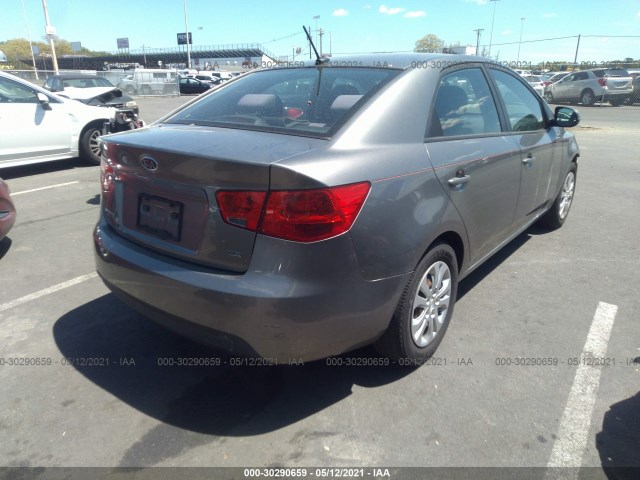 Photo 3 VIN: KNAFU4A27C5581846 - KIA FORTE 