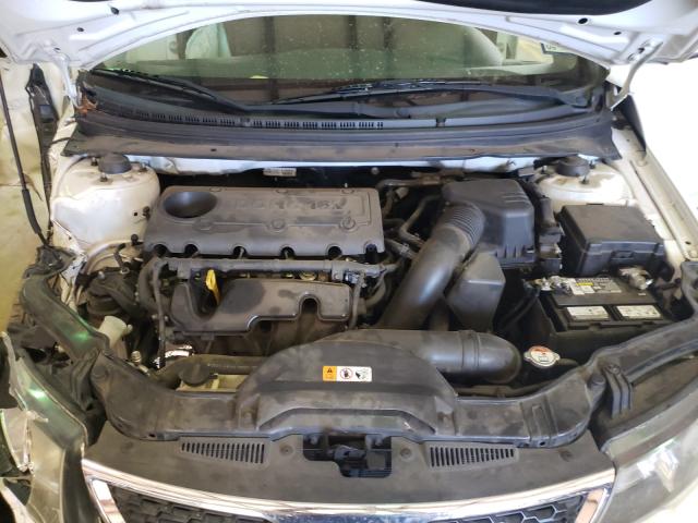 Photo 6 VIN: KNAFU4A27D5665960 - KIA FORTE EX 